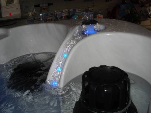 cascade éclairée expo